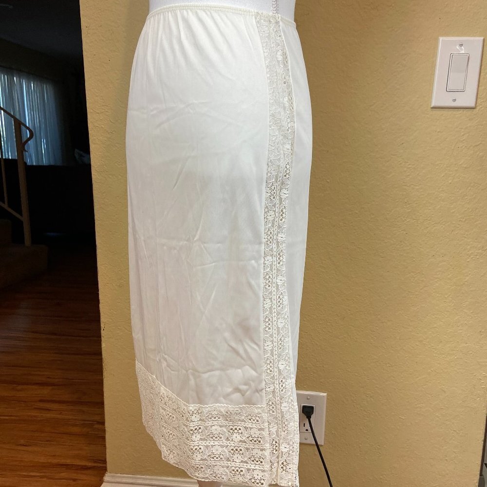 NWT Movie Star Half slip Skirt Sz S